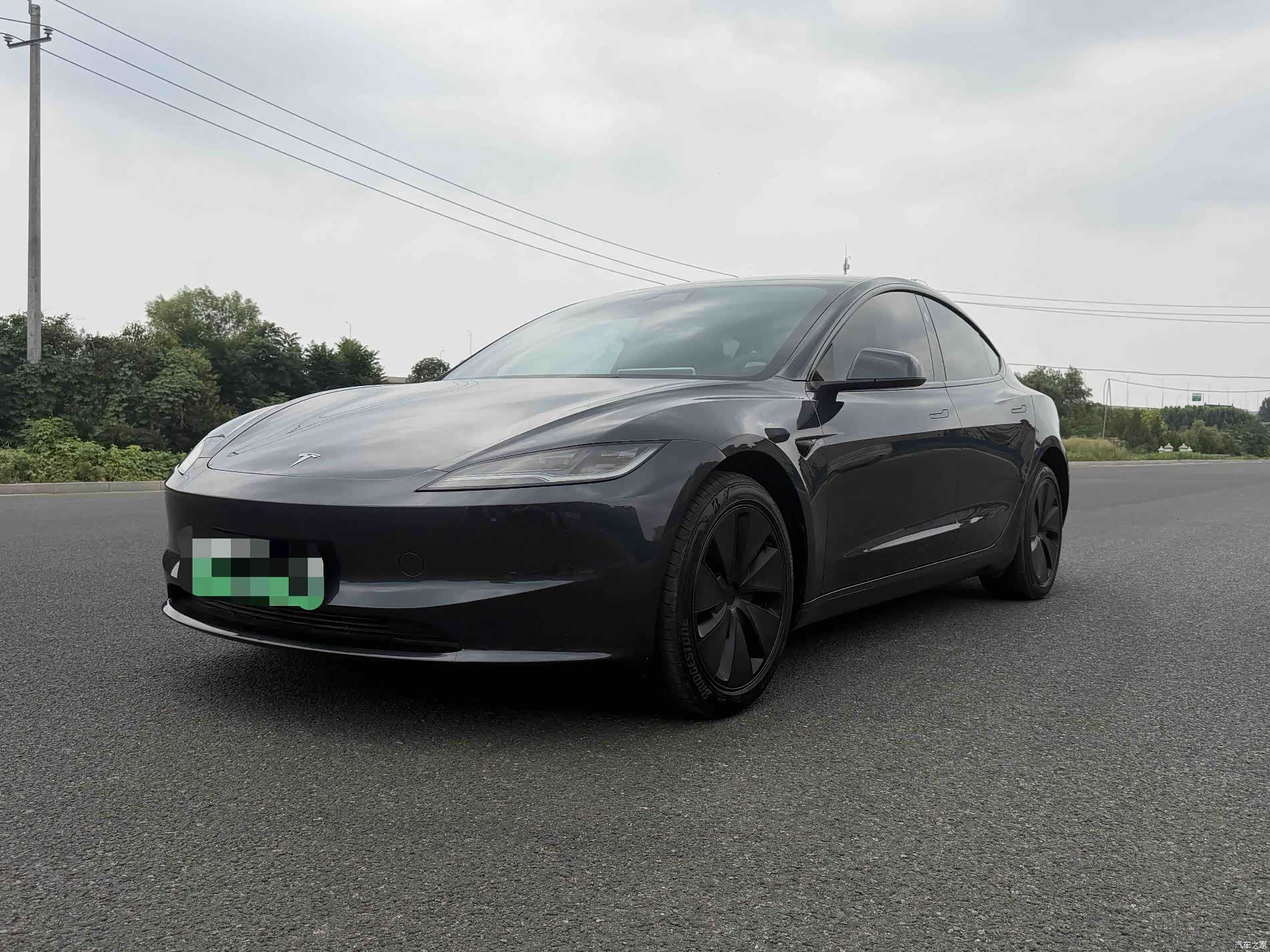 Tesla Model 3, 2025 3