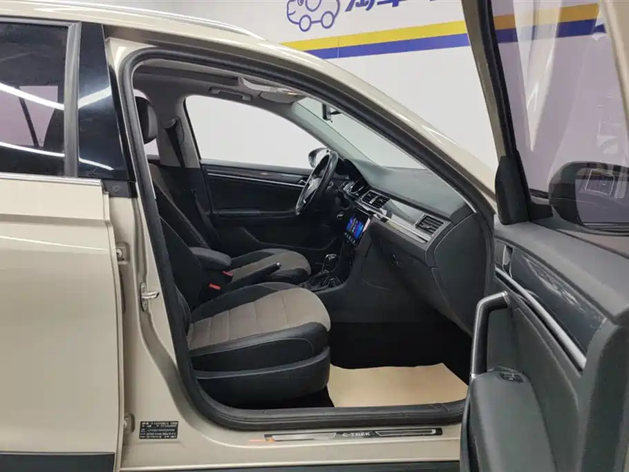 Volkswagen C-TREK Wei Collar