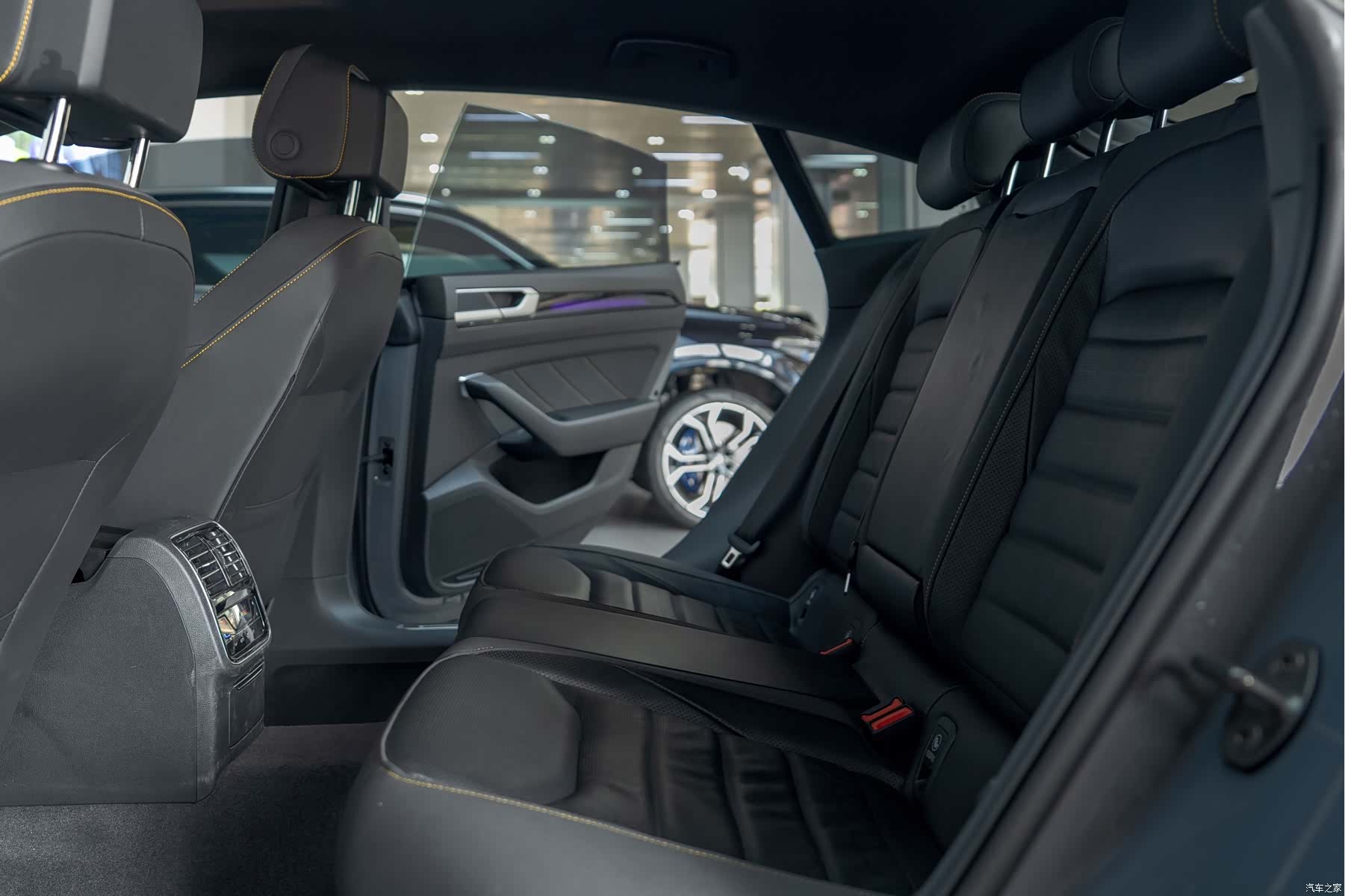 Volkswagen CC, 2025 12