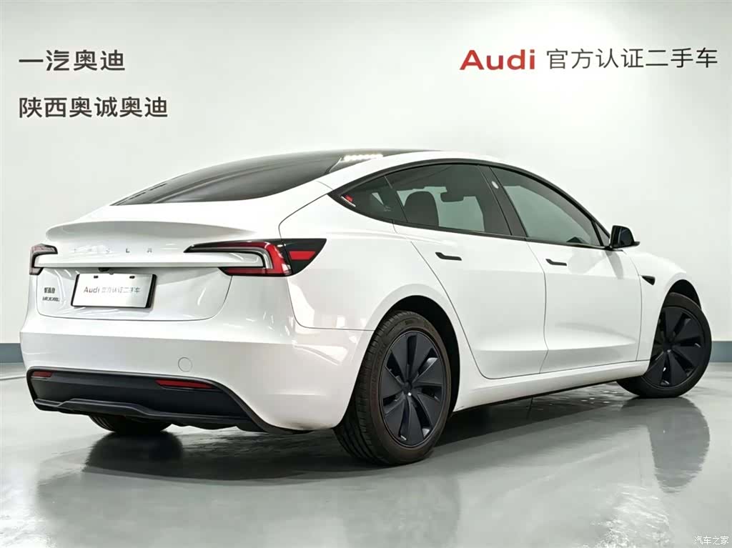 Tesla Model 3, 2025 4