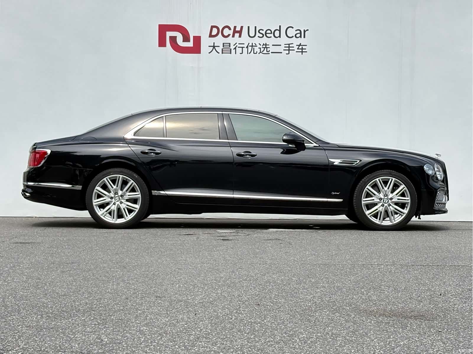 Bentley Flying Spur, 2023 4