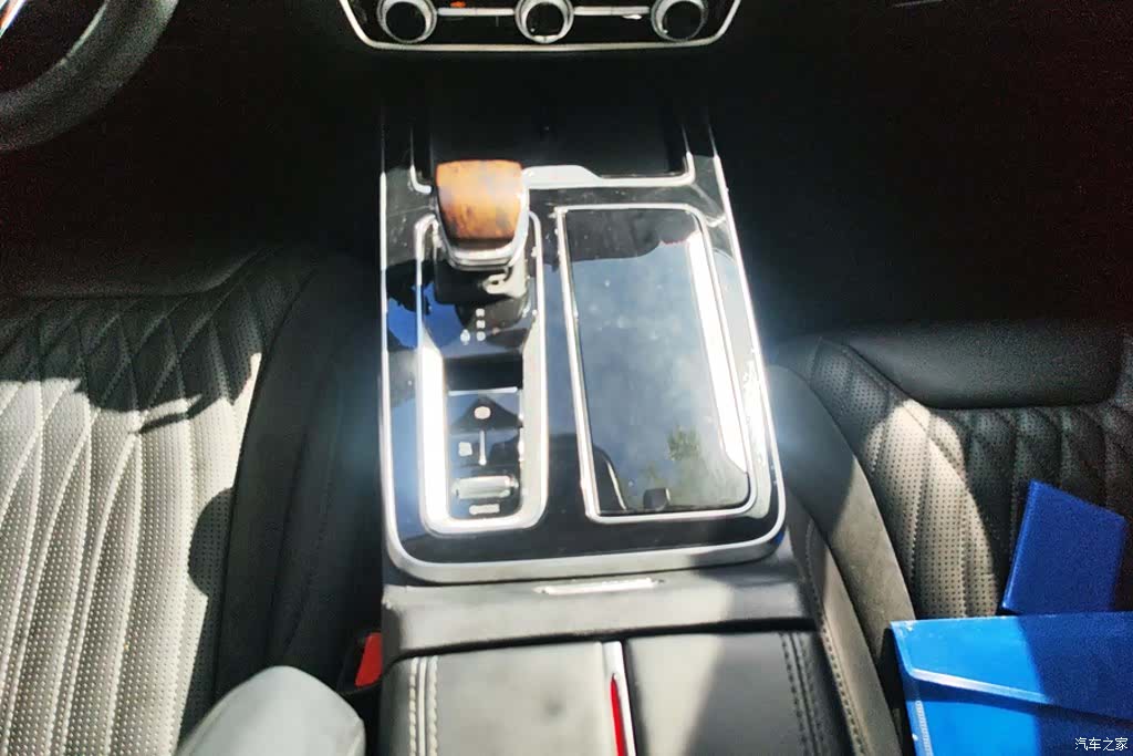 Hongqi HS5, 2023 16