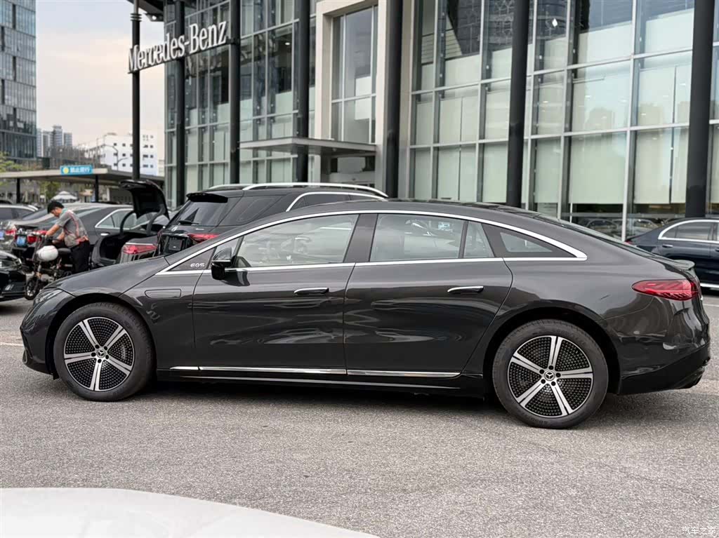 Mercedes-Benz EQS, 2024 3