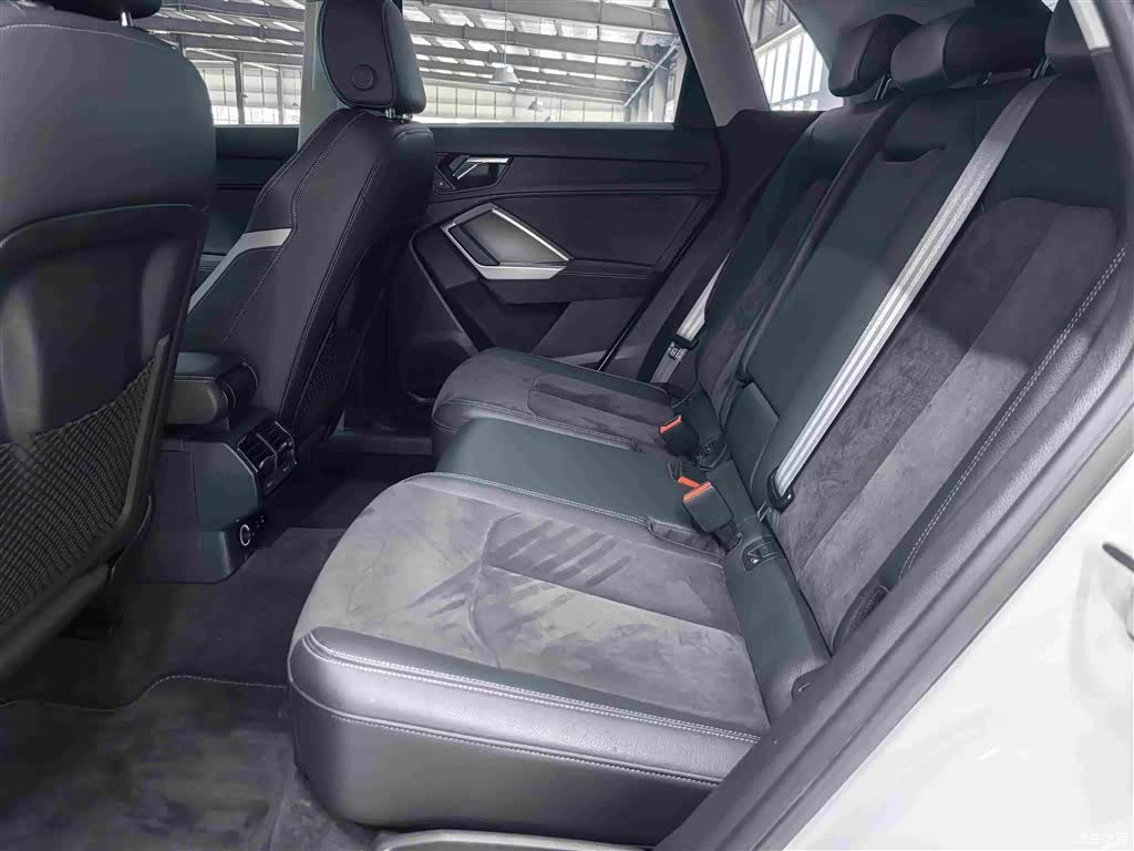 Audi Q3, 2022 11