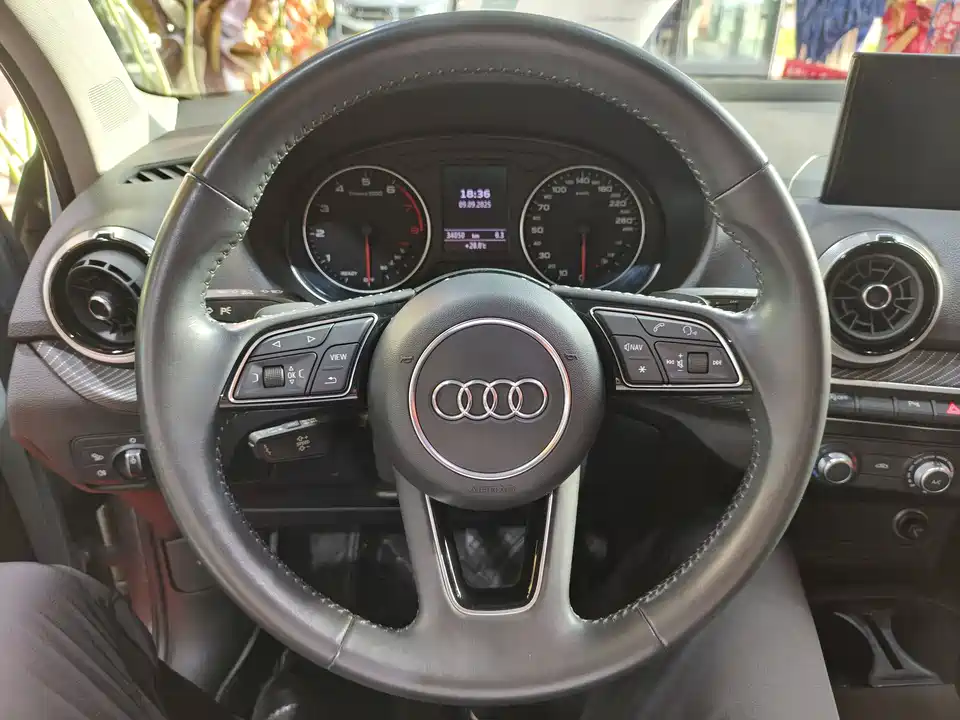 Audi Q2L