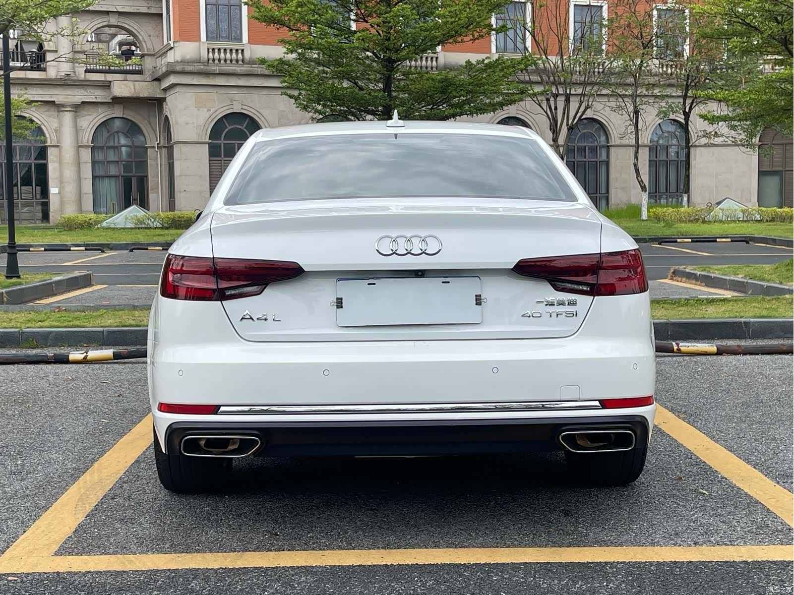 Audi A4L, 2019 все фото