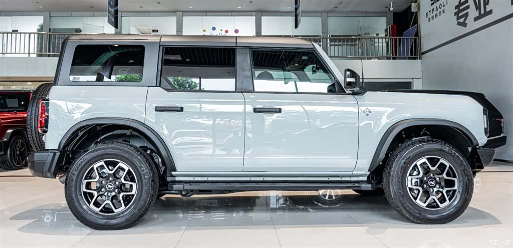 Ford Bronco, 2025 4