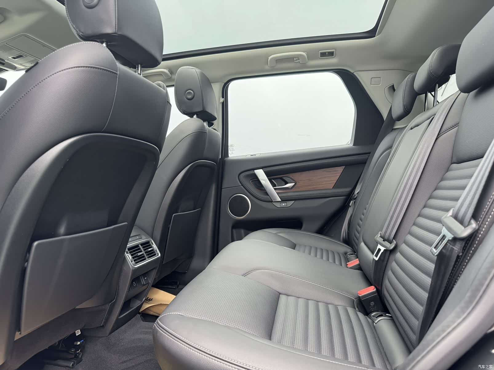 Land Rover Discovery, 2024 все фото