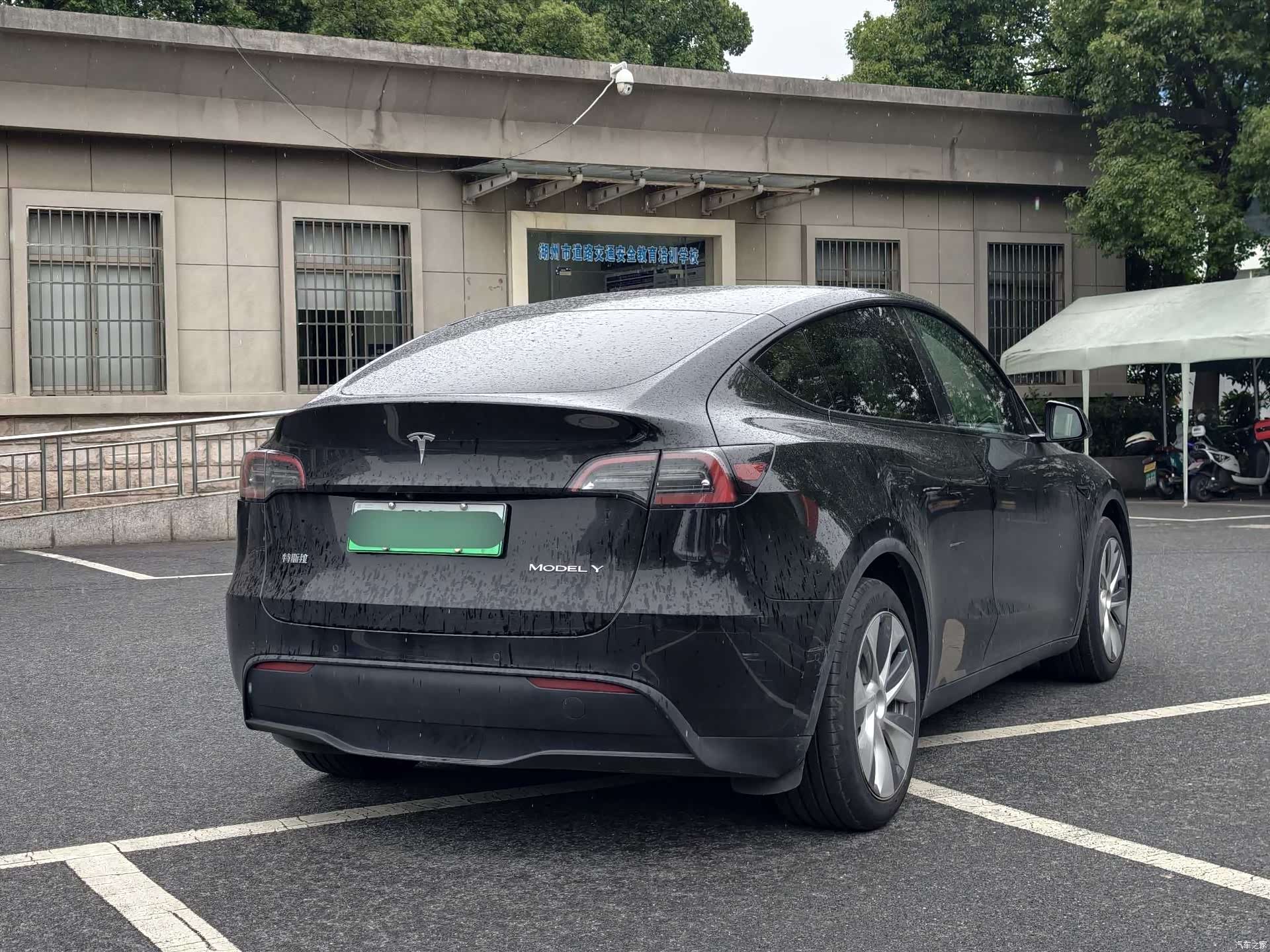 Tesla Model Y, 2023 7