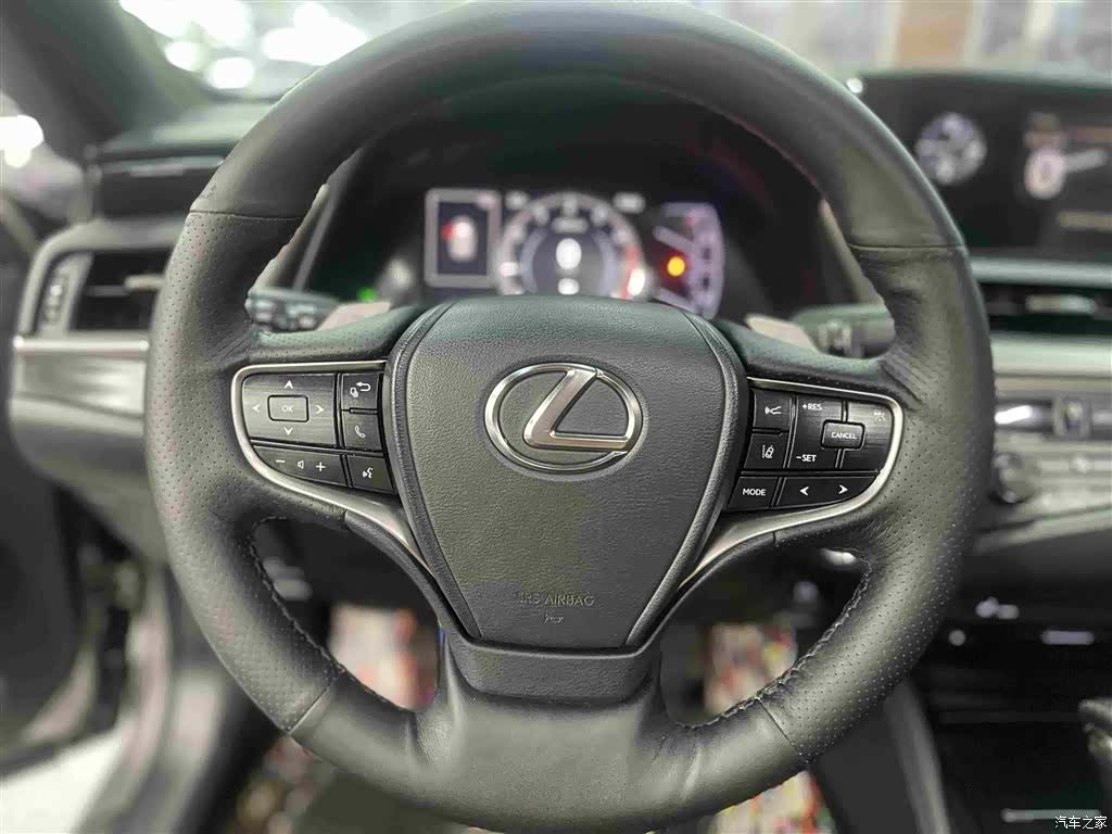 Lexus ES, 2019 11