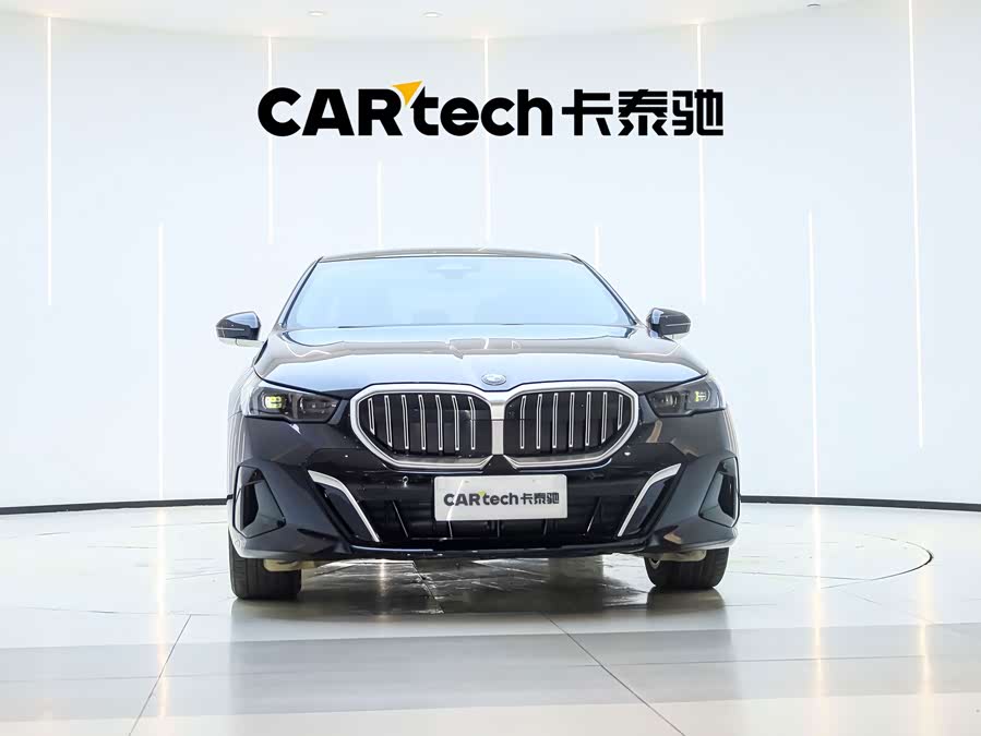 BMW 5 Series 2025, фото 1
