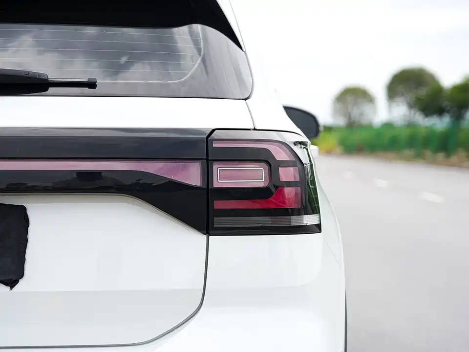 Volkswagen Exploring the shadow