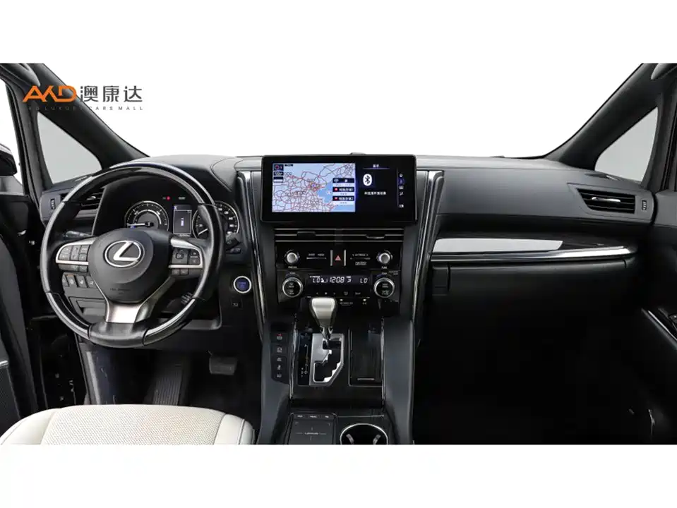 Lexus LM