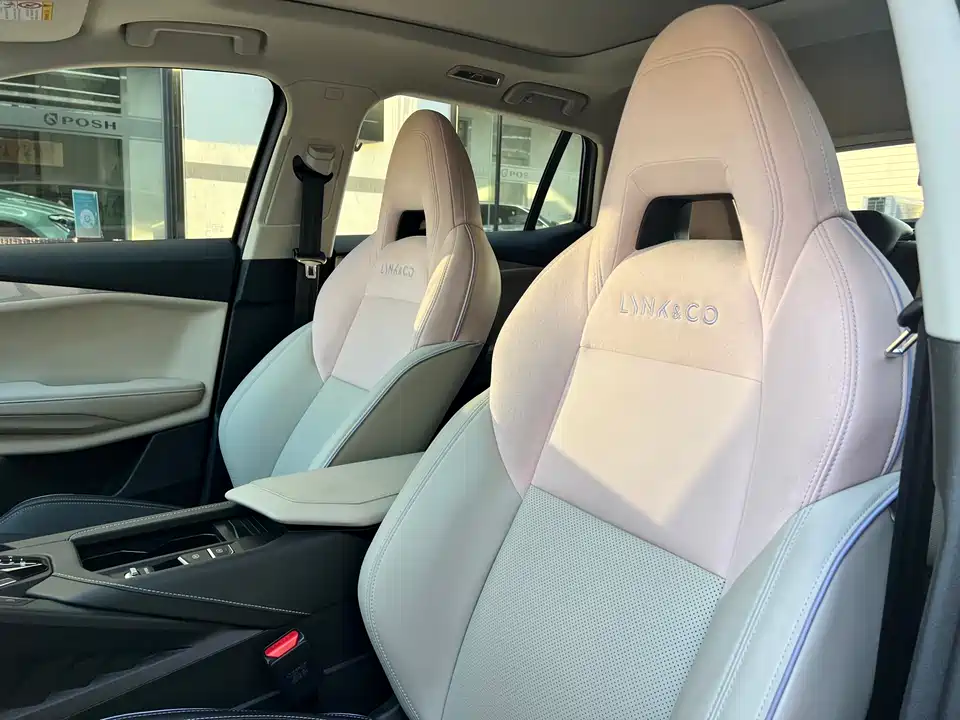 Lynk & Co 06 Lynk & Co 06