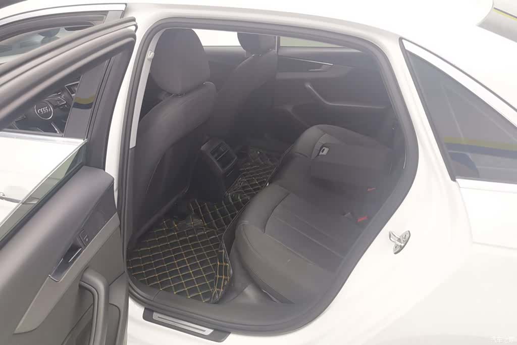 Audi A4L, 2019 11