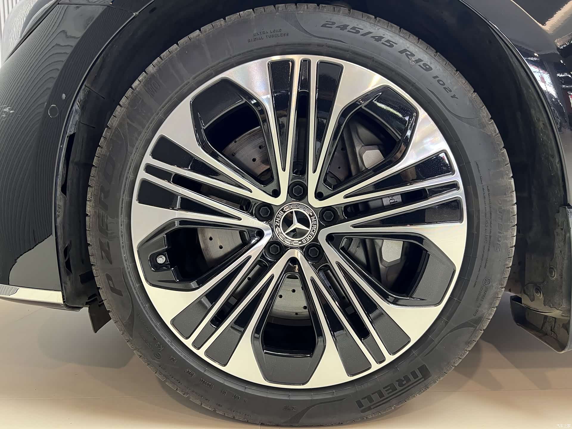 Mercedes-Benz E-Class, 2024 17