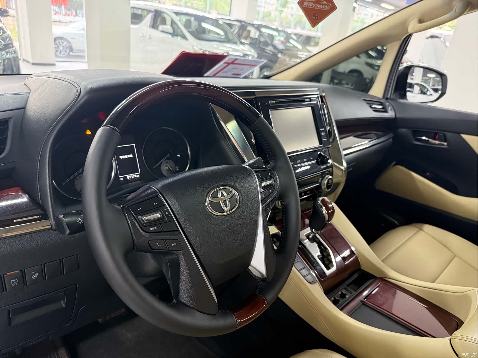 Toyota Alphard, 2016 3
