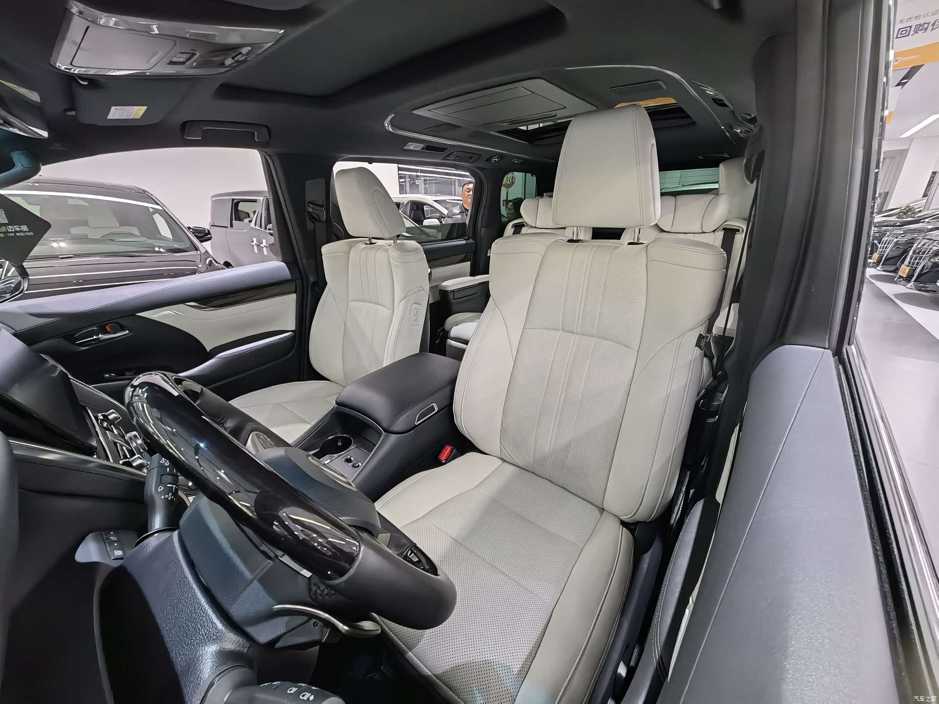 Lexus LM, 2023 7