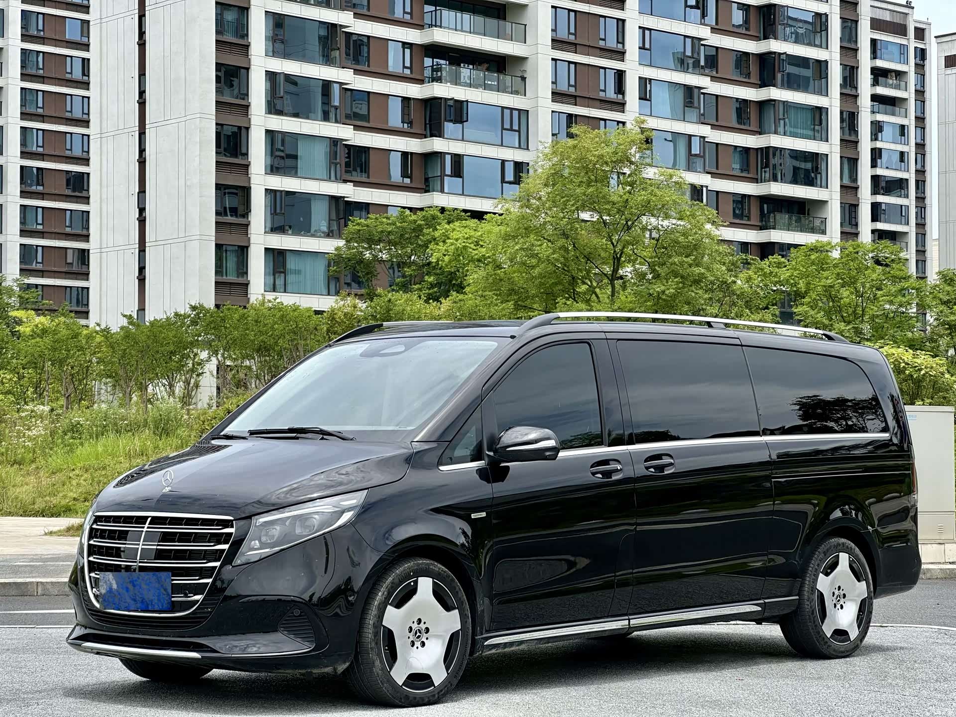 Mercedes-Benz V-Class, 2025 1