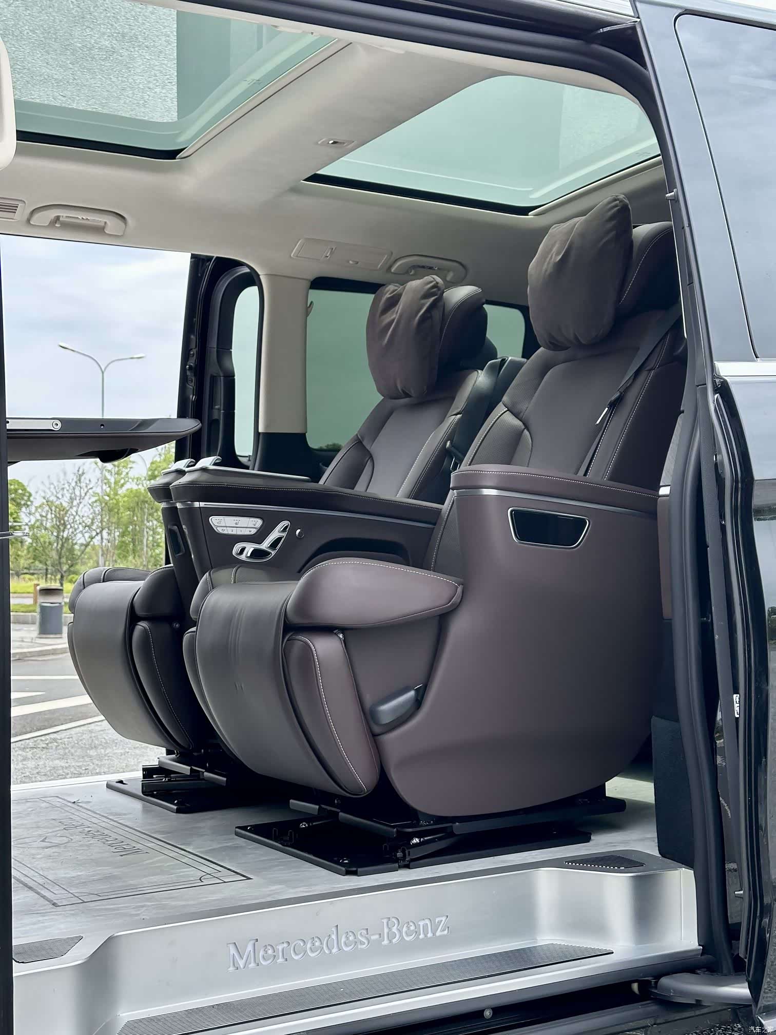 Mercedes-Benz V-Class, 2025 11