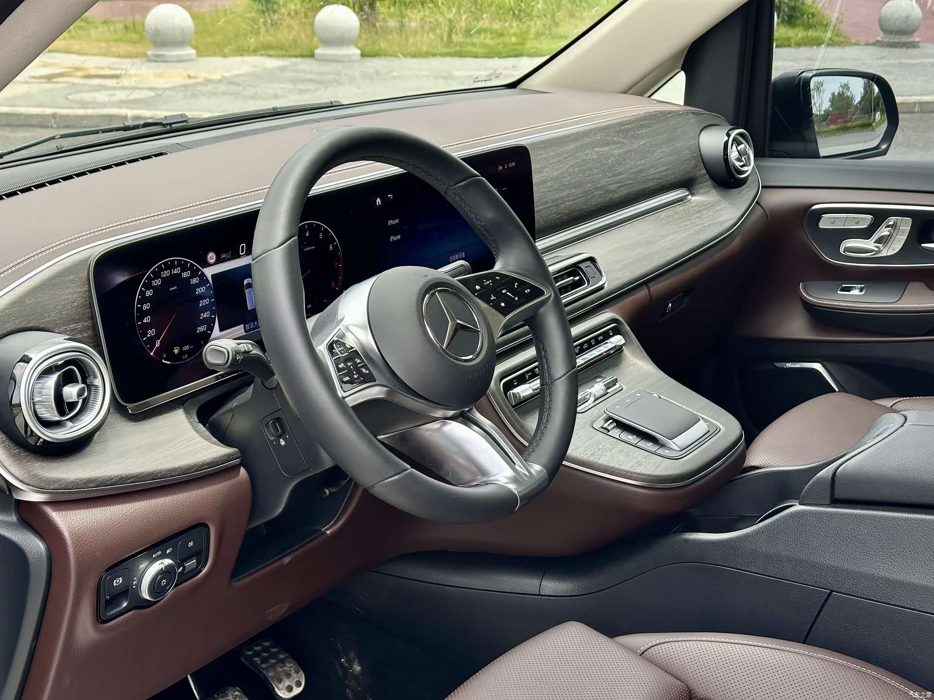 Mercedes-Benz V-Class, 2025 18