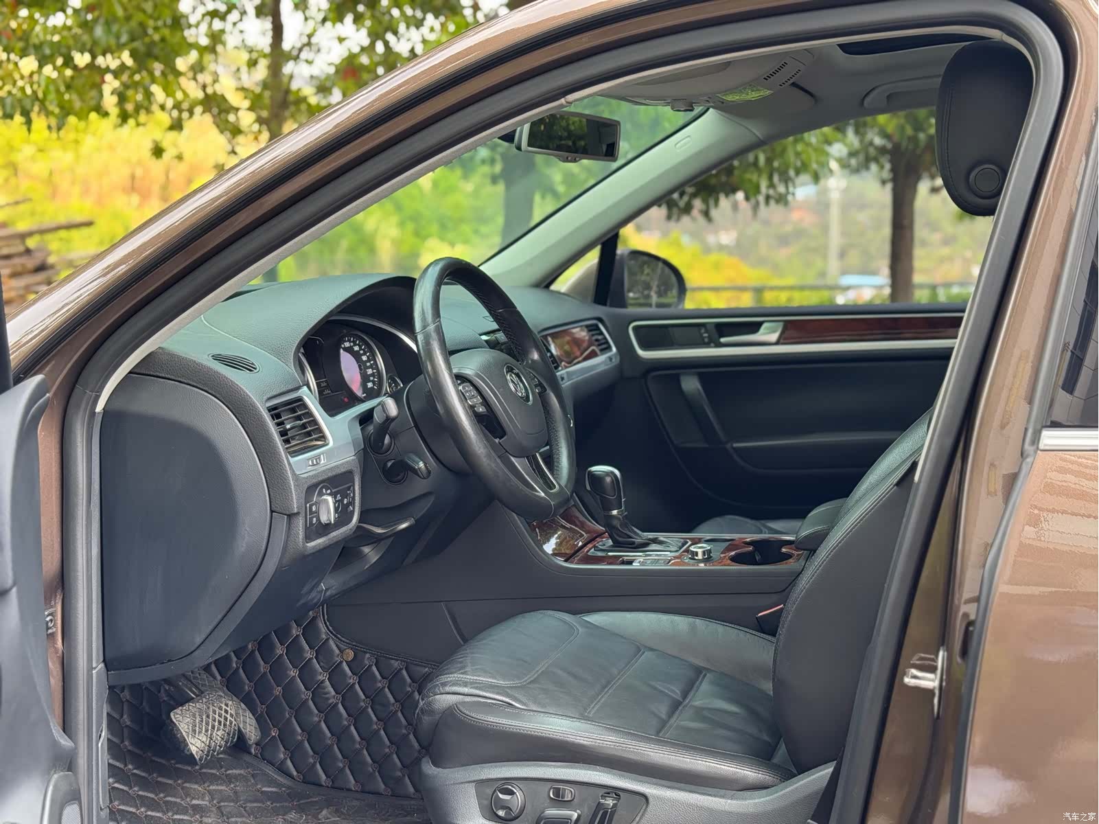 Volkswagen Touareg, 2013 все фото