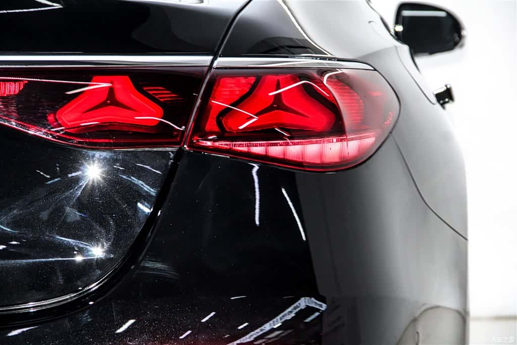 Mercedes-Benz E-Class, 2025 11