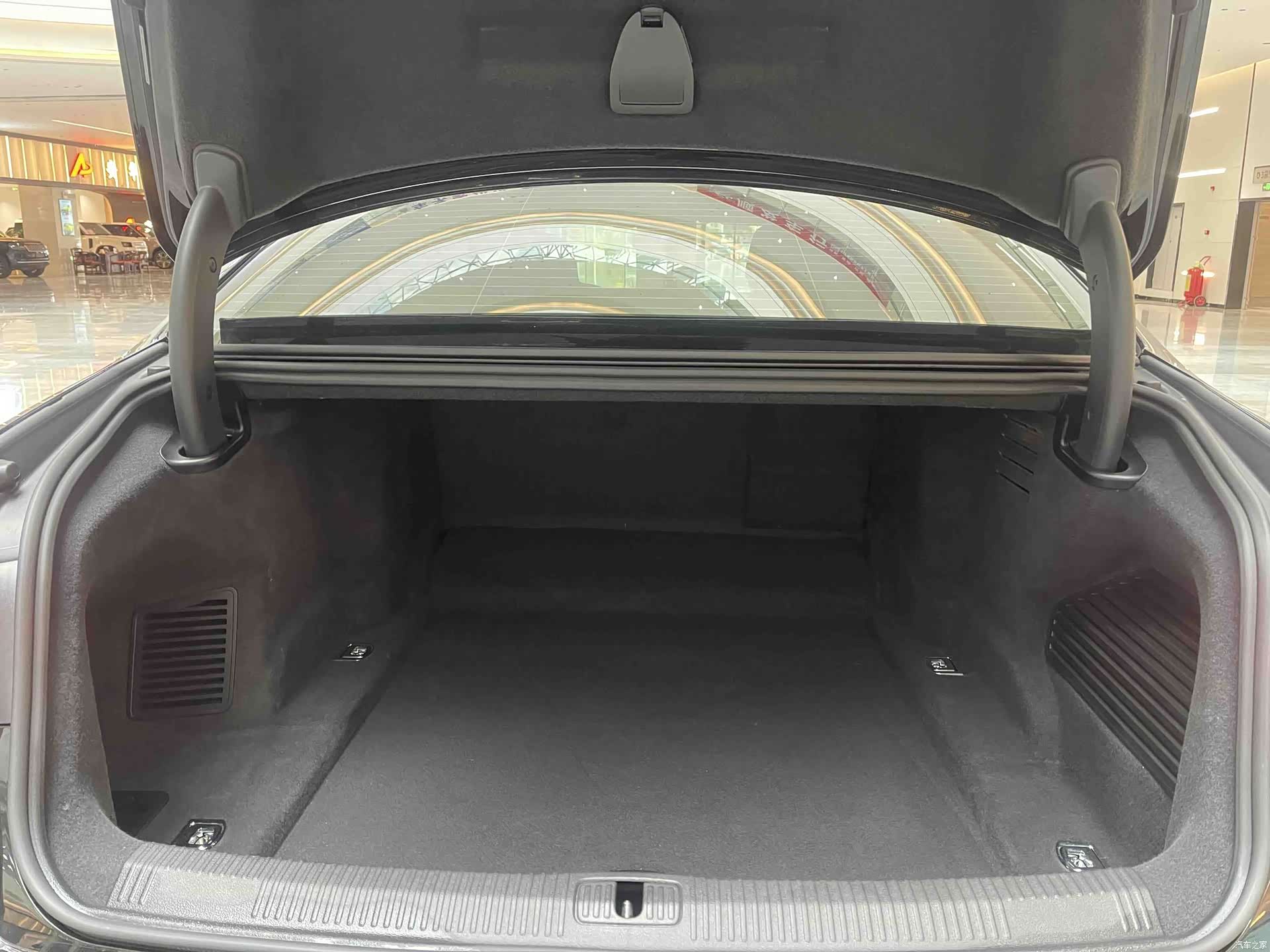 Audi A8L, 2023 15