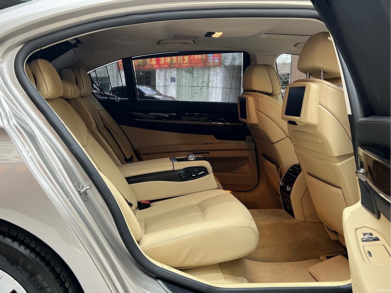 BMW 7 Series, 2012 24