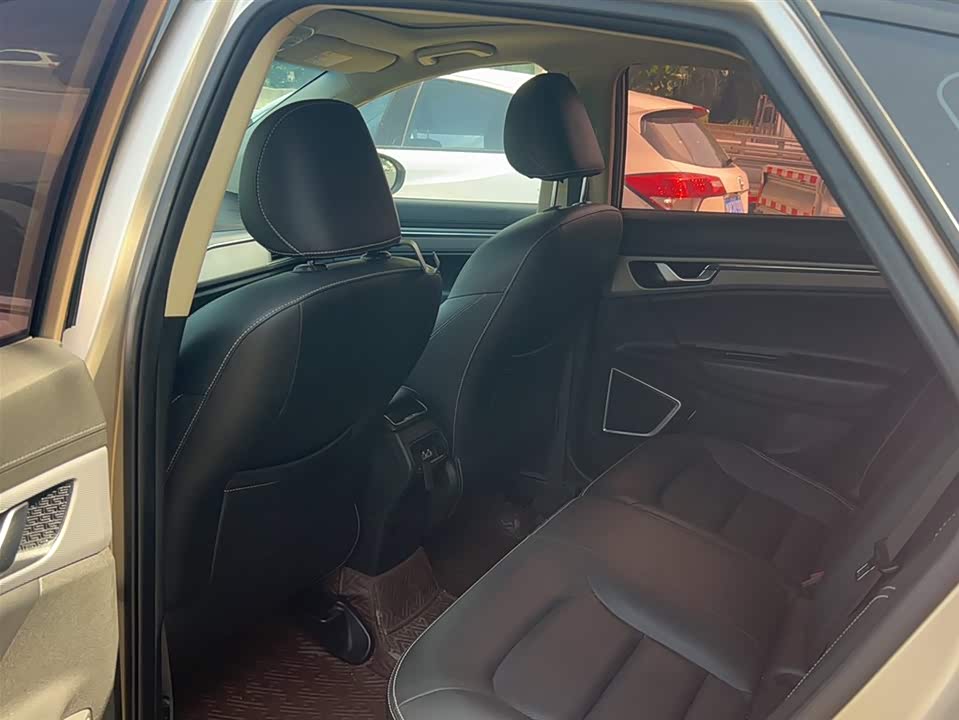 Geely Emgrand GS