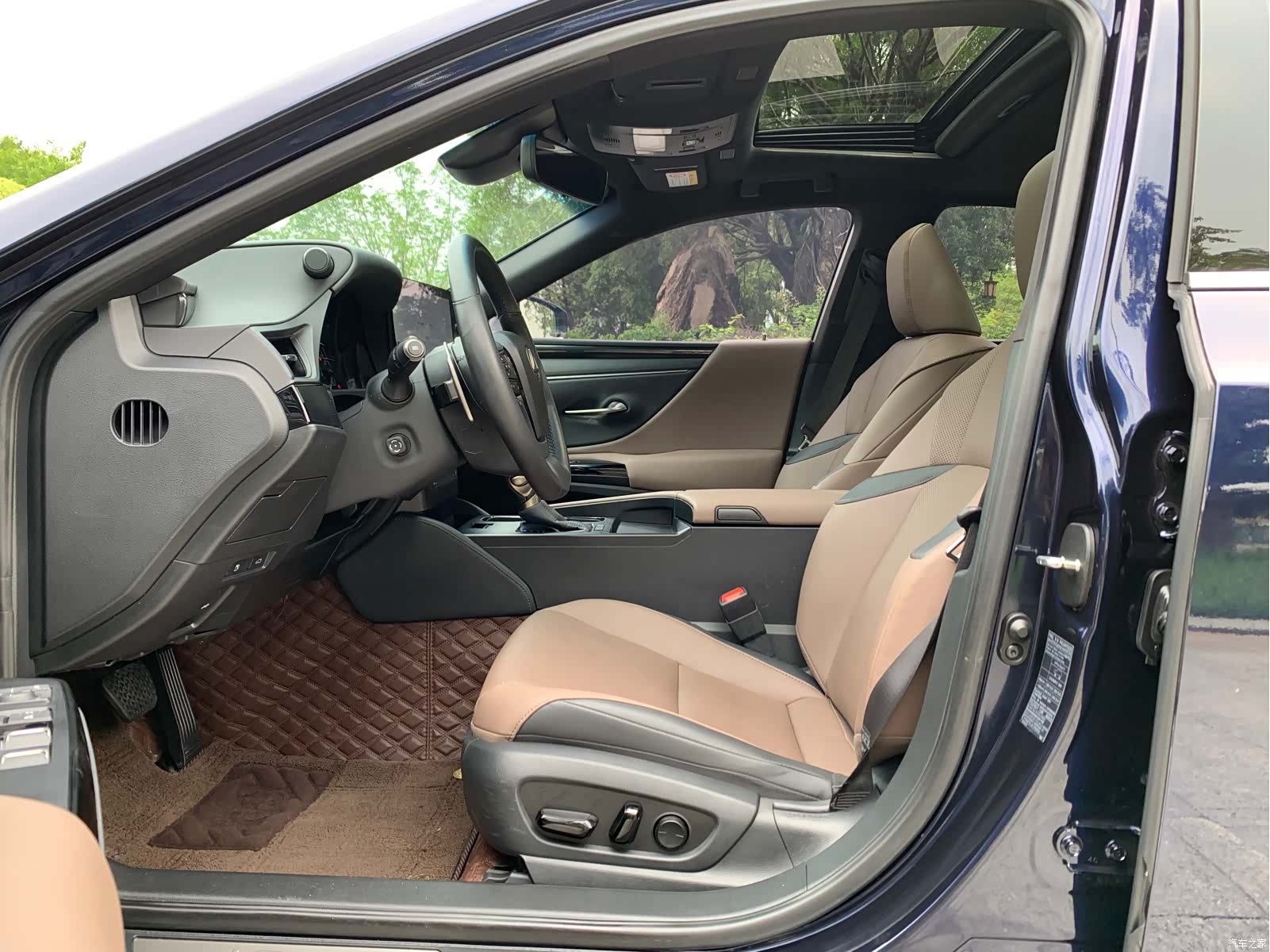 Lexus ES, 2024 4