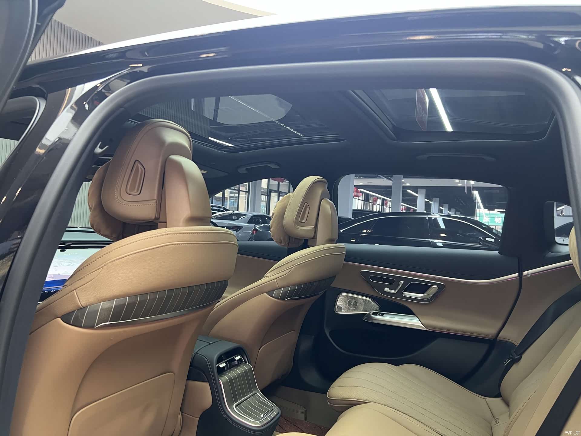 Mercedes-Benz E-Class, 2024 11