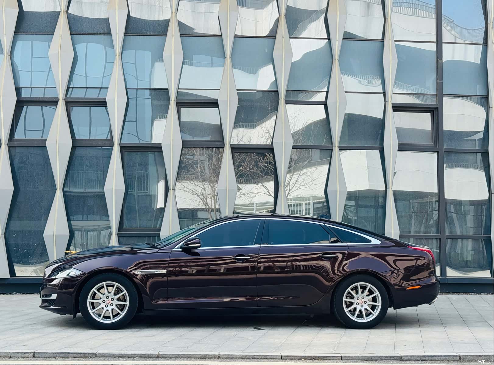 Jaguar XJ, 2018 3