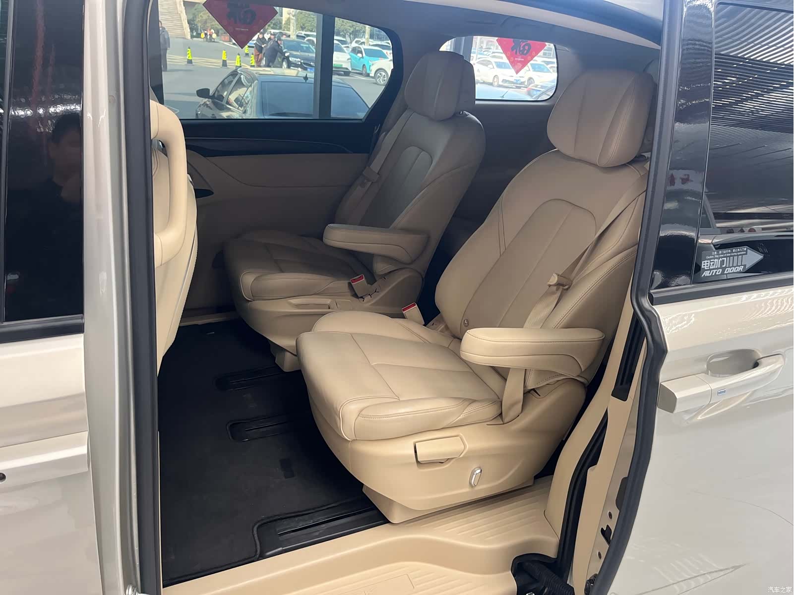 Buick GL8, 2022 4