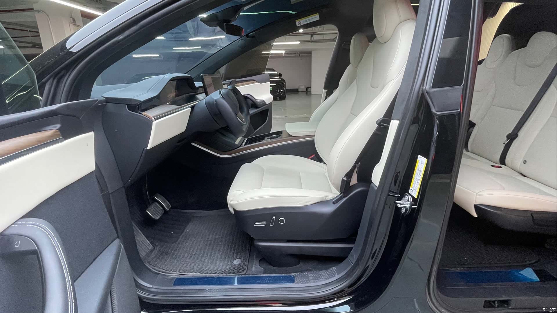 Tesla Model X, 2023 3