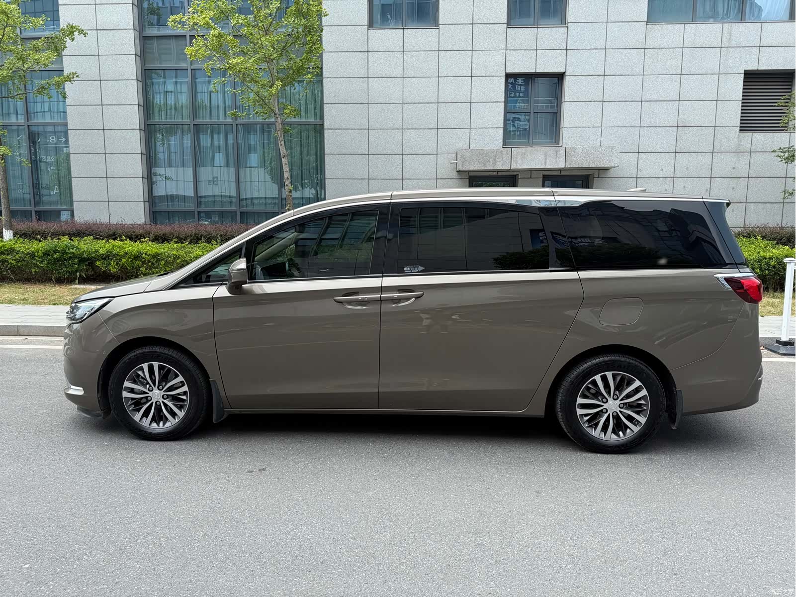 Buick GL8, 2021 13