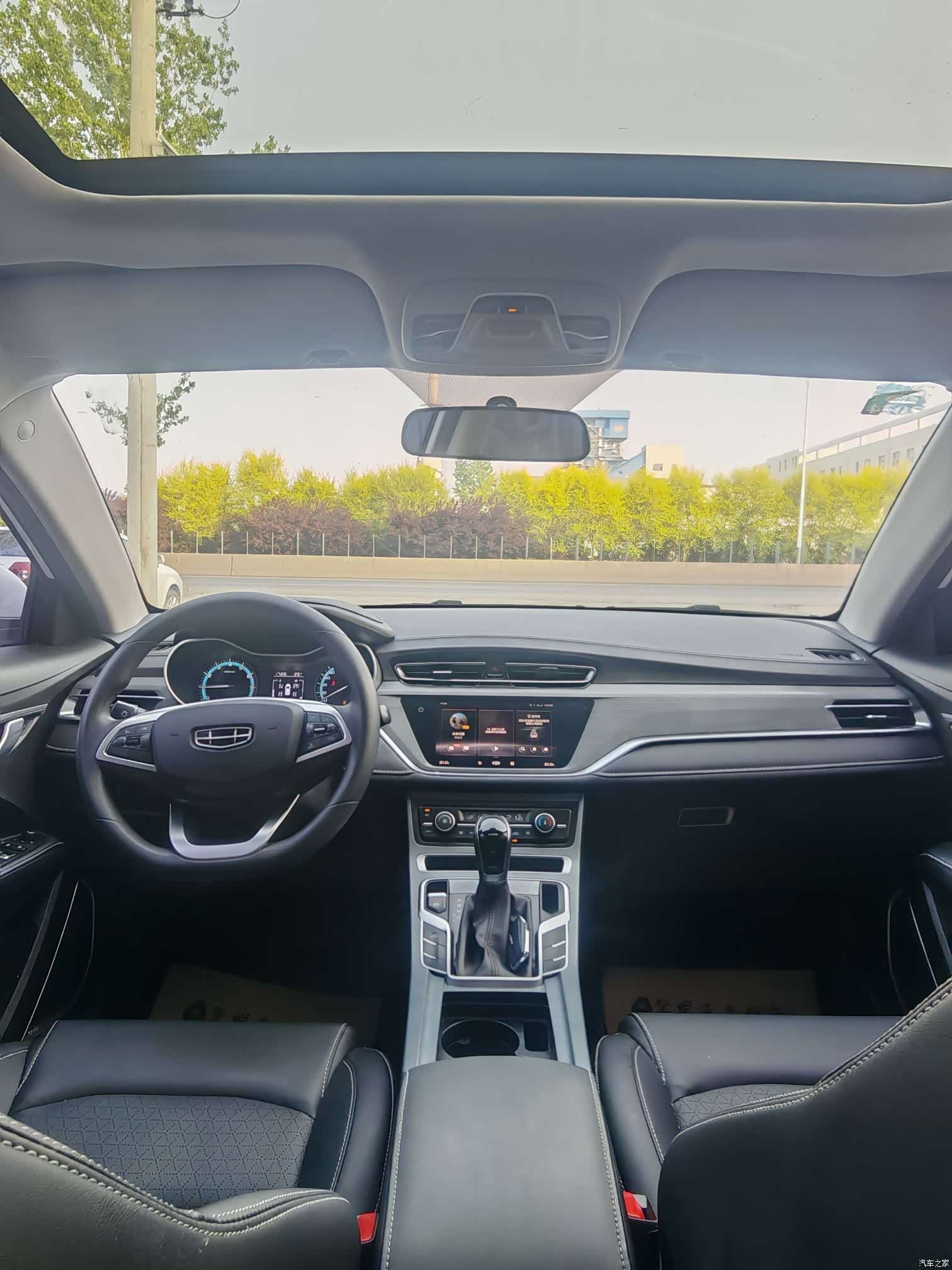 Geely Emgrand, 2022 9