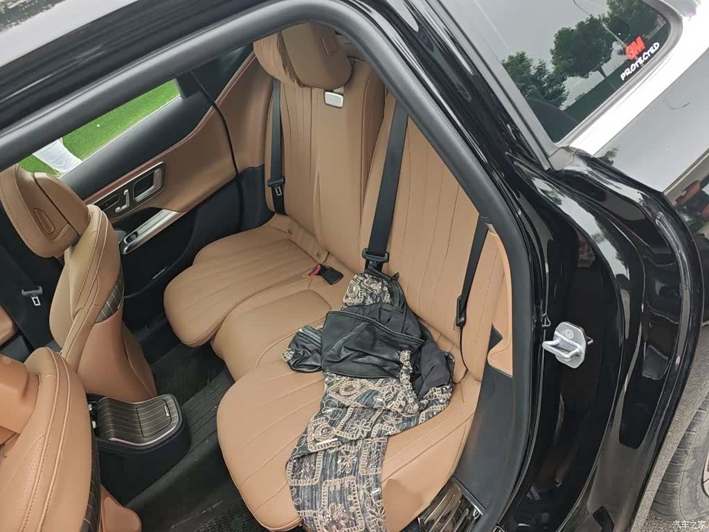 Mercedes-Benz E-Class, 2024 15