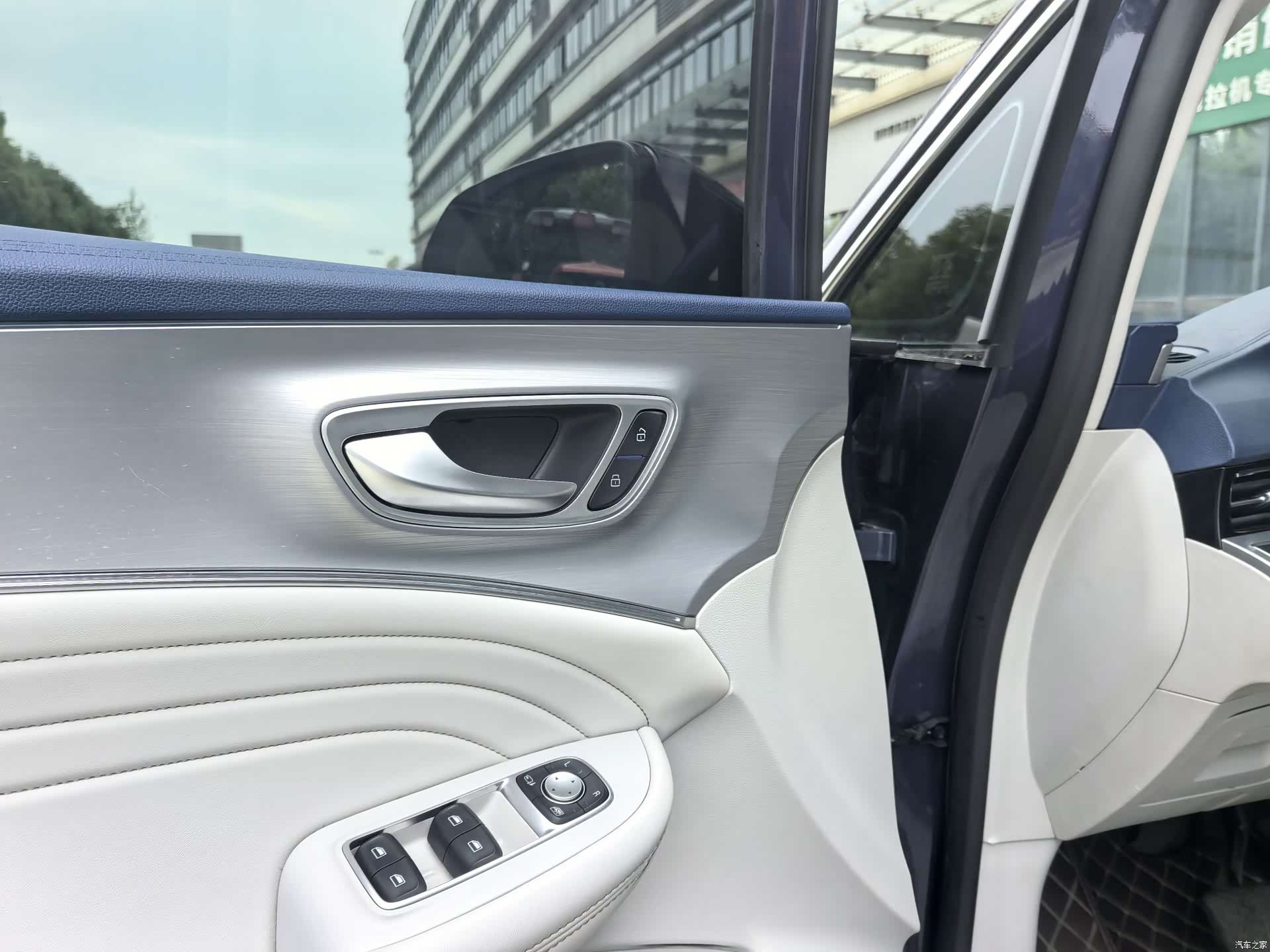 Roewe iMAX8, 2022 12