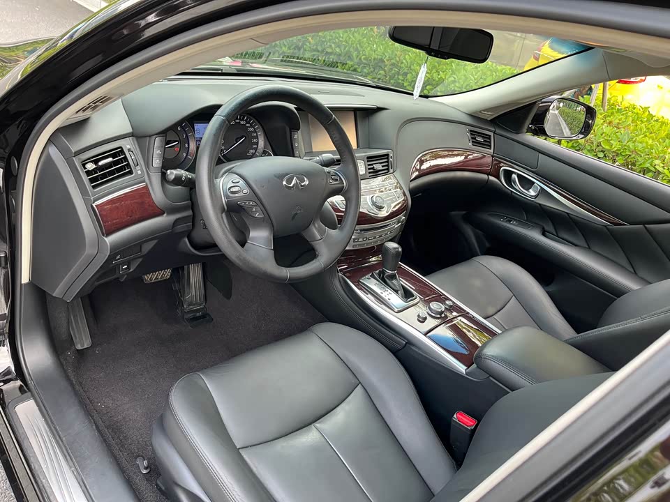Infiniti Q70 Infiniti Q70