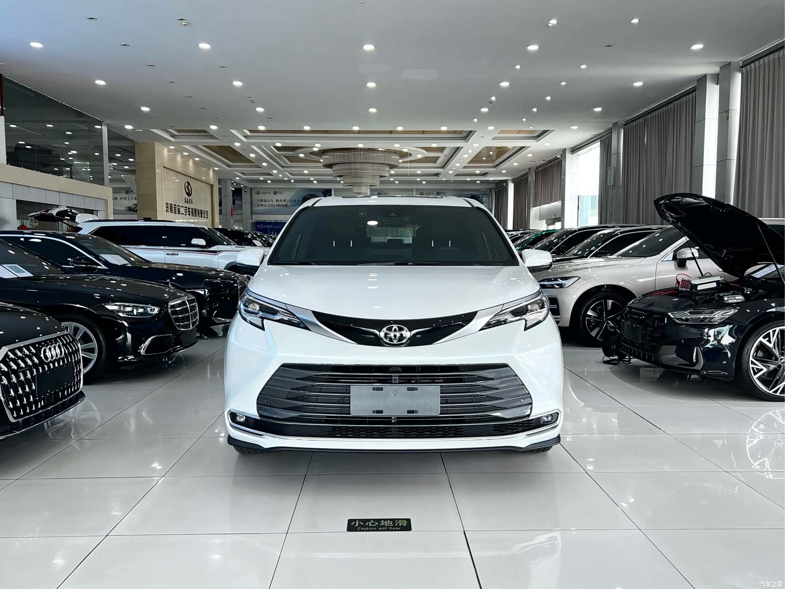 Toyota Sienna, 2025 3