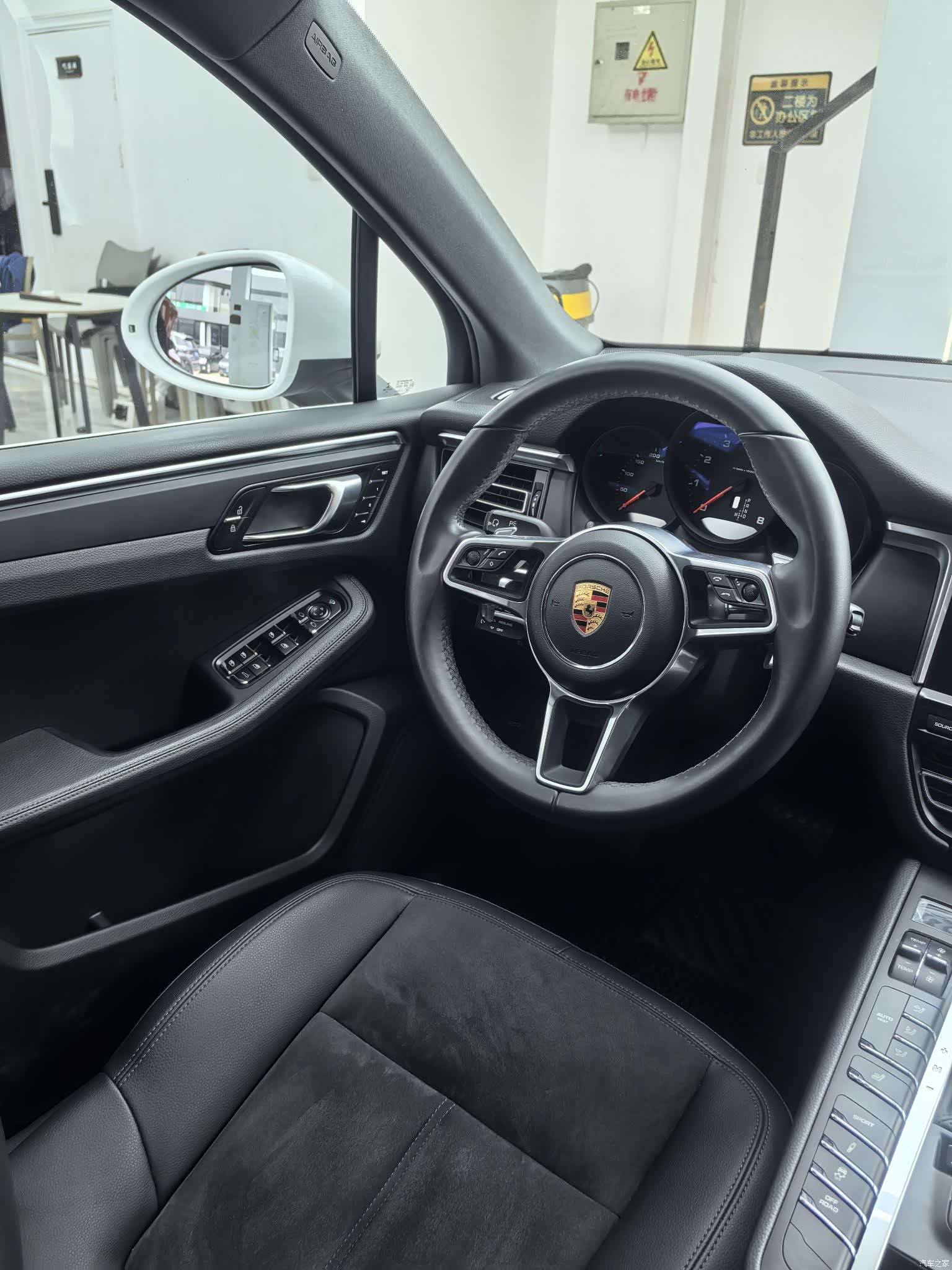 Porsche Macan, 2019 все фото