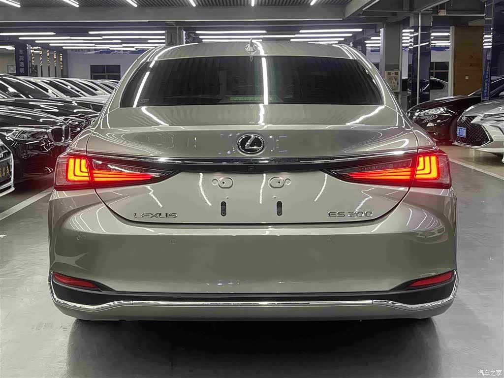 Lexus ES, 2019 4