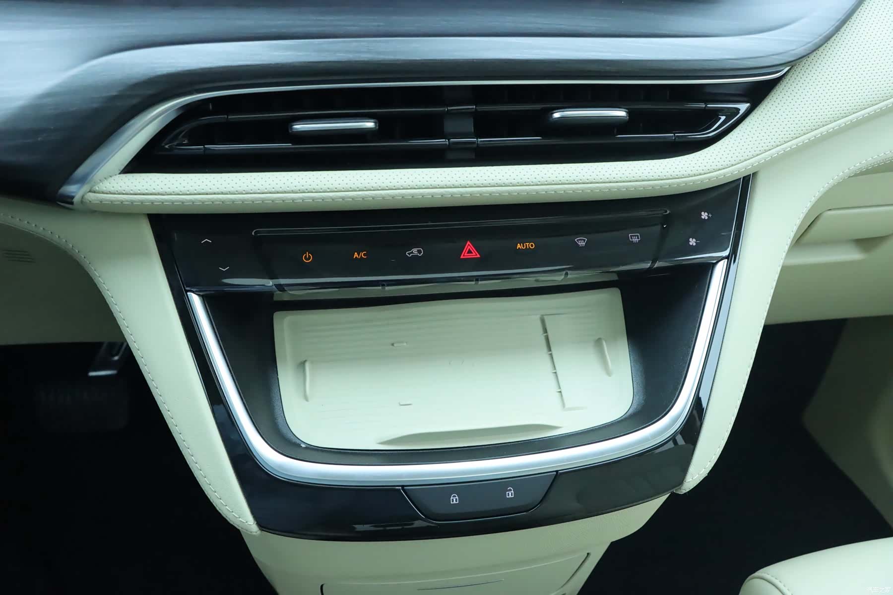 Buick GL8, 2025 25