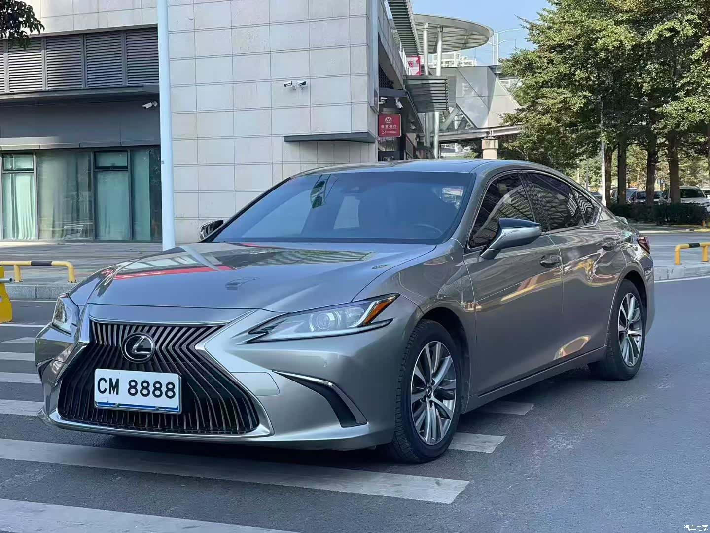 Lexus ES, 2019 1