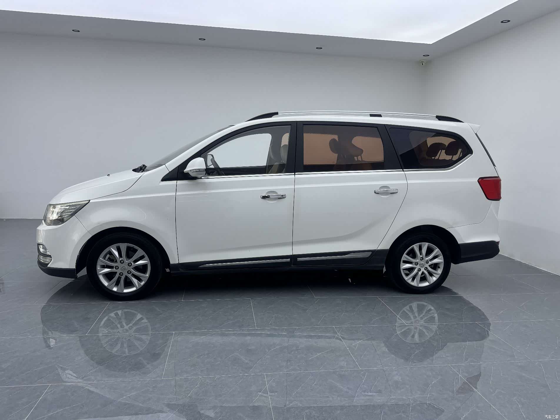 Wuling 730, 2018 12