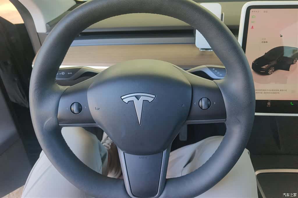 Tesla Model Y, 2023 15