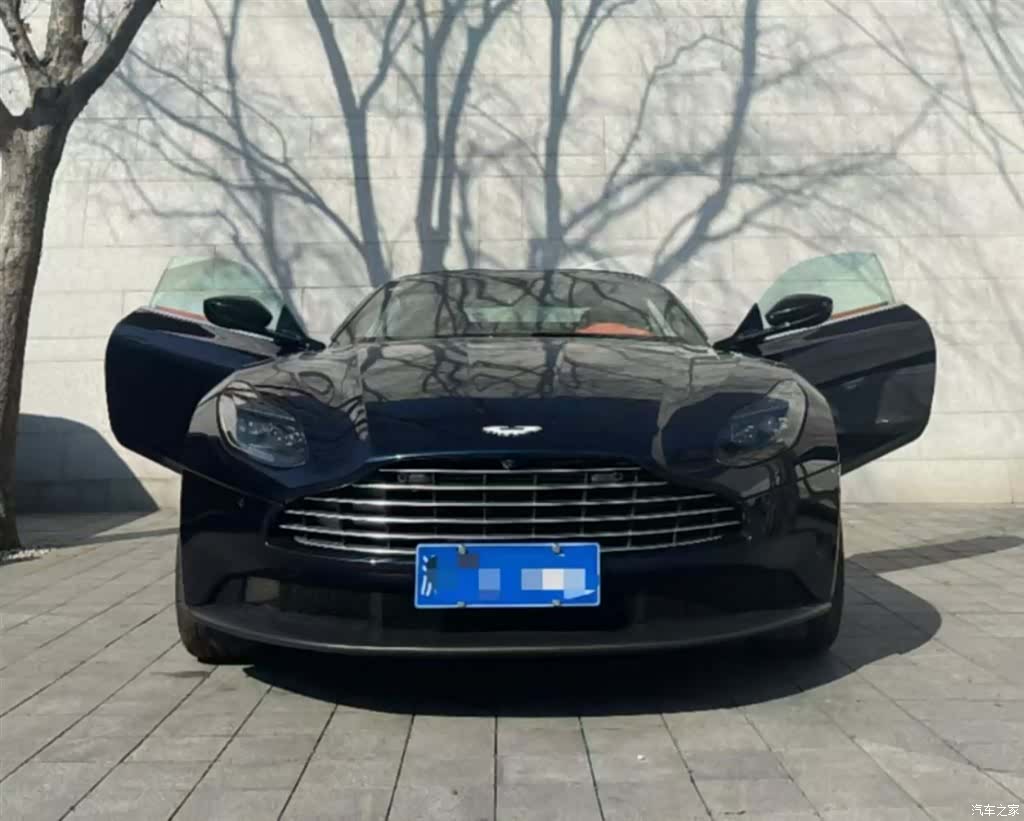 Aston Martin DB11, 2021 все фото