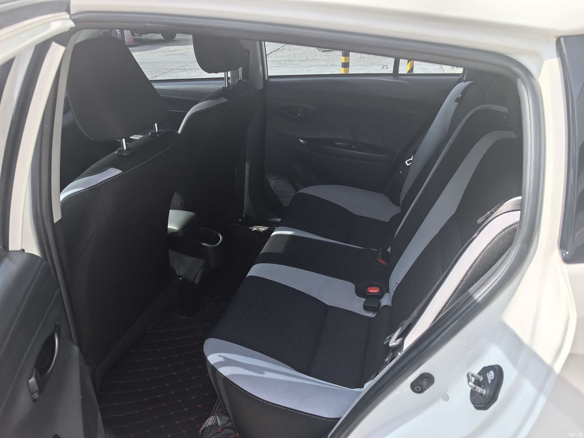 Toyota YARiS L, 2020 8