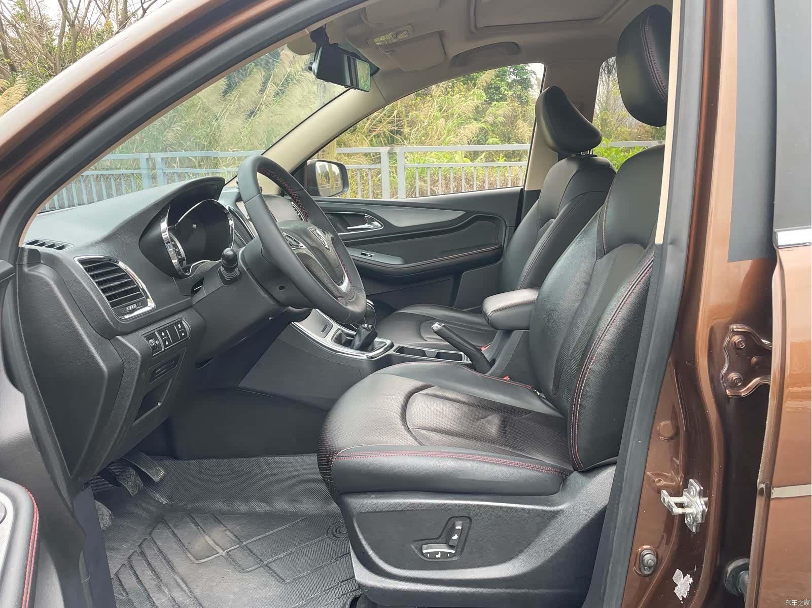 Wuling 560, 2016 14